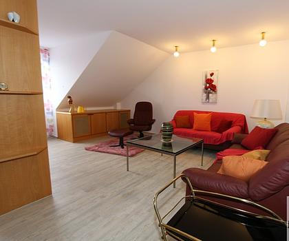 Sehr schöne,helle Dachgeschoss- Wohnung