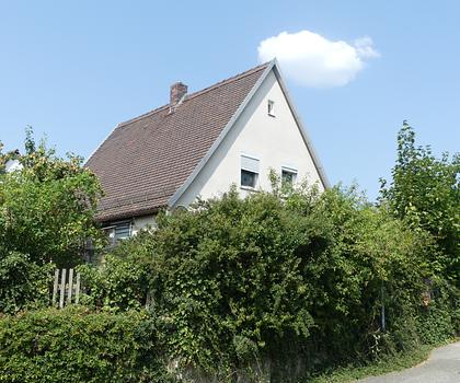 Sanierungsbedürftiges kleines Einfamilienhaus in Heilsbronn!