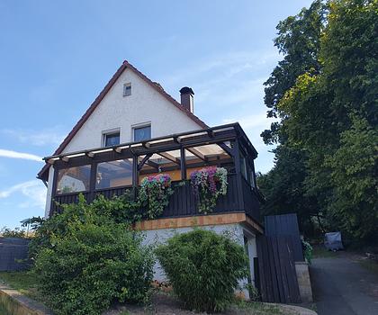 Freistehendes Einfamilienhaus mit zwei Garagen in ruhiger, naturverbundener Lage im Gemeindegebiet Bindlach
