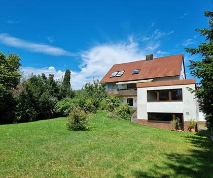 Ein Filetstück in idyllischer Lage ... 
Stattliches Wohnhaus mit Doppelgarage