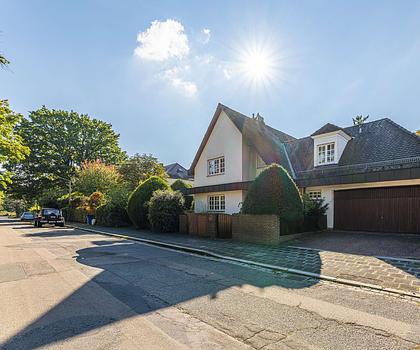 HEGERICH: Großzügige Villa mit verschiedenen Nutzungsmöglichkeiten in exklusivster Lage!