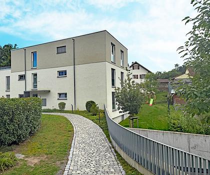 Moderne 4-Zimmer-Eigentumswohng mit Garten und zwei Tiefgaragenstellplätzen