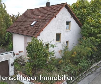 Im Dornröschenschlaf - Sanierungsbedürftiges Einfamilienhaus in ruhiger Lage in Neumarkt-Woffenbach