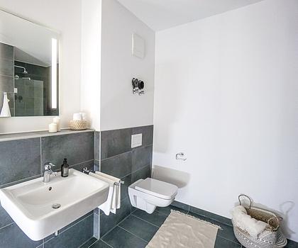 Leben mit Freiraum: 4-Zimmer-Neubau mit großzügigem Balkon – Komfort & Eleganz vereint!