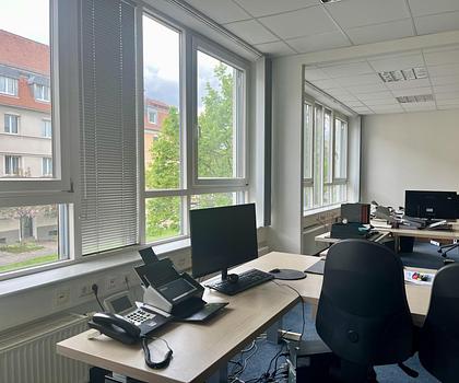 Schönes Büro mit Dachterrasse