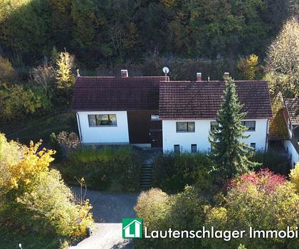 Sanierungsbedürftiges Wohnhaus mit Nebengebäuden + land- und forstwirtschaftlicher Fläche in Kastl