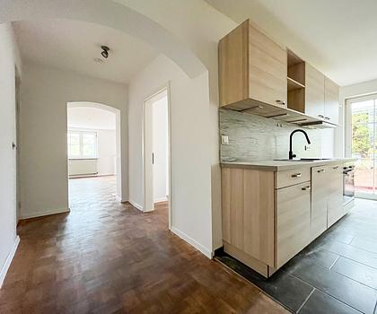 Leerstehende Wohnung mit Balkon und EBK! 