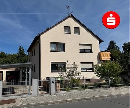 3-Familienhaus in Nürnberg-Altenfurt mit zwei freien Wohnungen, zwei Garagen und Carport