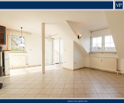 Helle Maisonette-Dachgeschosswohnung in gepflegter Doppelhaushälfte mit separatem Zugang