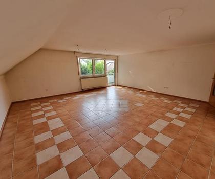 3 Zimmer- DG- Wohnung mit Balkon 