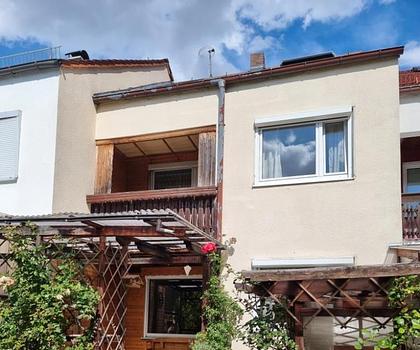 Die Lage macht´s ...
Reihenhaus mit ausgebautem Dachgeschoss ...
