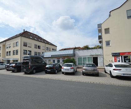 Im Geschäftszentrum des Stadtteils Altenhof!
Laden- bzw. Büroräume in Neumarkt