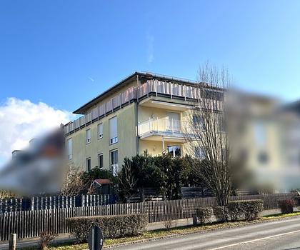 Erstbezug nach Renovierung 
Sonnige 3-Zimmer-Wohnung mit großem Balkon