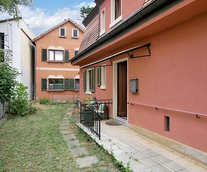 Ein Einfamilien- und ein Zweifamilienhaus in zentraler Lage von Hirschaid