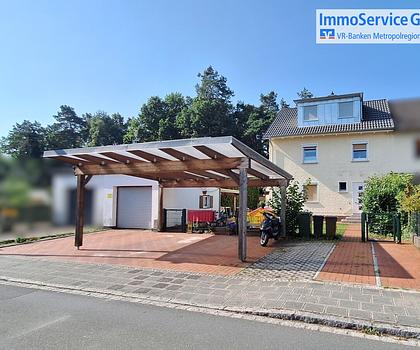 Sofort verfügbares Zweifamilienhaus mit Gartenhaus, drei Stellplätzen und Garage