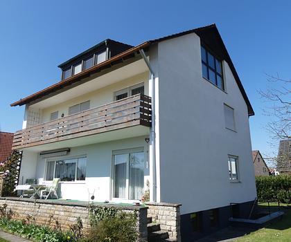 Wohnen mit Potenzial! Zweifamilienhaus in Petersaurach!