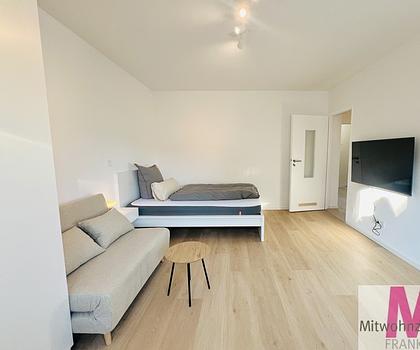 Perfekt für eine WG  Stilvolle Wohnung mit 2 Zimmern in identischer Ausstattung im Zentrum