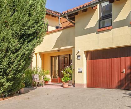 Mediteranes Wohnen in entspannter Atmosphäre mit Komfort und Stil  - EFH mit 2x ELW in Niederwerrn -