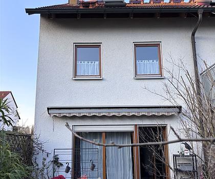 Schönes Reiheneckhaus mit Garten, Garage und Stellplatz