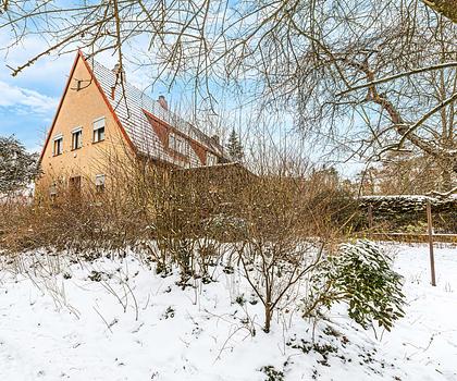 HEGERICH: Zuhause im Grünen: Charmante Doppelhaushälfte mit großem Garten in Buchenbühl