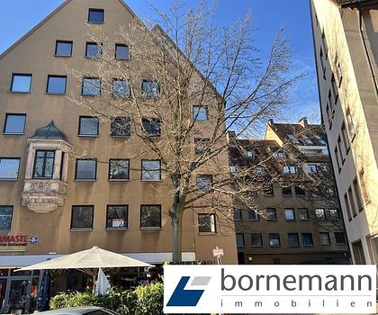 Wertstabile Altstadtlage! Vermietete 3-Zi.-ETW mit TG-Duplexparker!