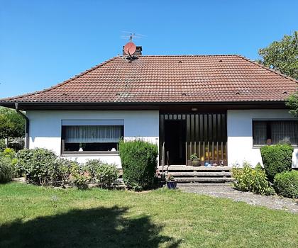 Hier wohnen Sie naturnah und ruhig ...
Gepflegter Bungalow in idyllischer Lage 
