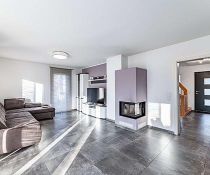 HEGERICH: Zentrumsnah und doch sehr ruhig – komfortabel ausgebautes Einfamilienhaus in Röttenbach