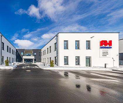 HEGERICH: Repräsentative Ausstellungs-/ Verkaufsräume mit guter Infrastruktur!