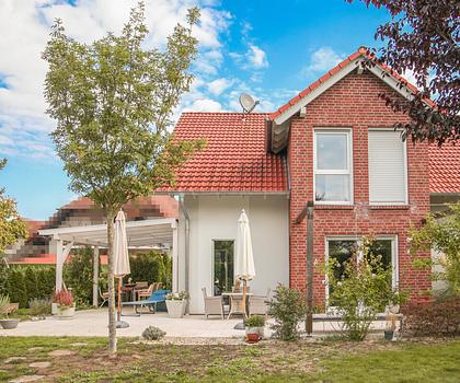 Modernes Einfamilienhaus mit großem Garten - energieeffizient (A+) & zeitgemäß wohnen in Pettstadt