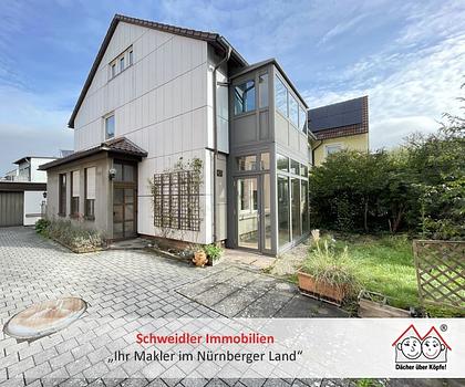 Für Eigennutzer und Anleger: Doppelhaushälfte mit 2 Whg. & Garage in der Nürnberger-Kettelersiedlung