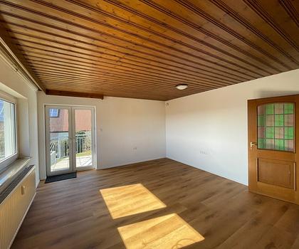 Natur pur! Schöne 2-Zimmer-Balkon-Wohnung mit Einbauküche & Garagenstellplatz in Sollenberg