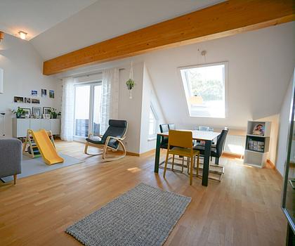 Moderne 3,5-Zimmer-Galerie-Wohnung mit großer Süd-West-Loggia – ruhig & zentral in Schwabach – provisionsfrei