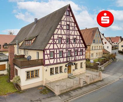 Charaktervolle Immobilie mit historischem Flair:
Gasthof „Rotes Roß“ mit Potenzial für moderne Nutzung