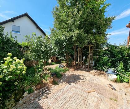 Großzügiges Reiheneckhaus mit Garage sucht 
neuen Hausherrn mit handwerklichem Geschick ...