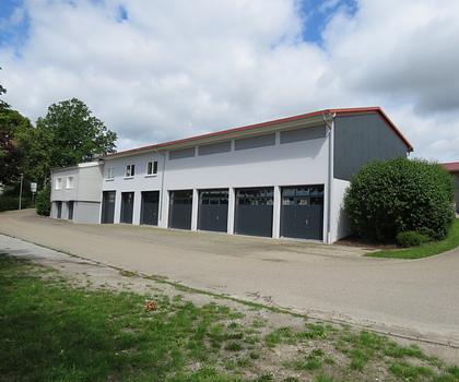 Multifunktionales Lager- und Bürogebäude mit großzügigen Garagenflächen in Segringen