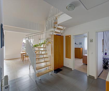 Über den Dingen stehen: Ihr neues Zuhause mit Galerie-Flair, Sonnenbalkon und Tiefgarage!