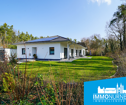 Nürnberg-Kraftshof: Moderner Bungalow in Waldrandlage