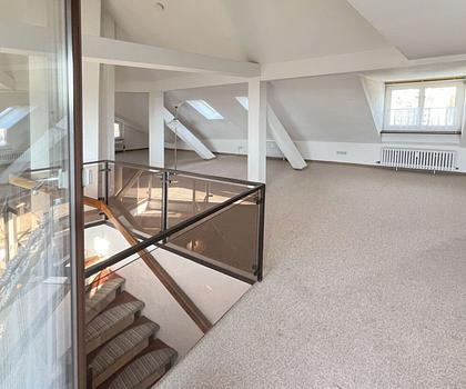 Wohnen über den Dächern von Nürnberg-Schoppershof
* 4-Zimmer * 2 Etagen * Dachterrasse * Sauna *