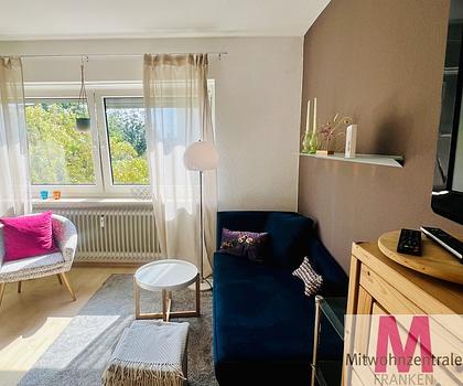 Hochwertig möblierte, großzügige 1-Zimmerwohnung mit Balkon