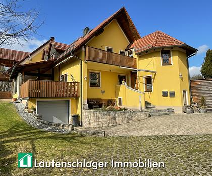 Ruhig gelegen & großzügig geschnittene 4-Zimmer-EG-Wohnung mit zwei Kfz-Stellplätzen bei Berg