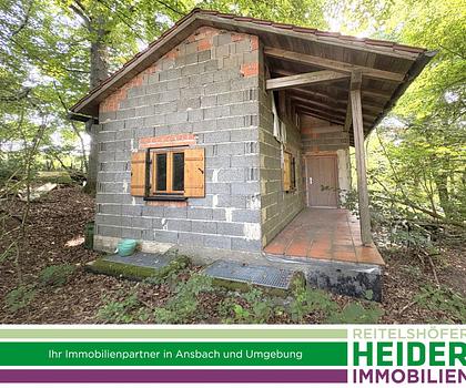 Wochenendgrundstück mit Waldbestand und kleinem Wochenendhaus
