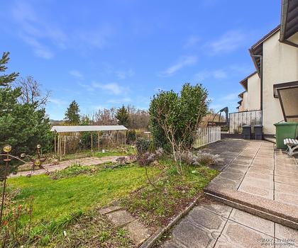 Gut aufgeteiltes 2 Familienhaus mit schönem Grundstück in ruhiger Lage