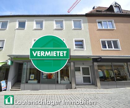 Nähe Residenzplatz! Ruhig gelegene 4-Zimmer-Stadtwohnung mit Tiefgaragenstellplatz in Neumarkt