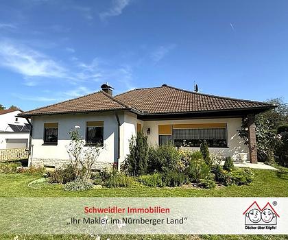 Top gepflegter Bungalow mit traumhaft großem Gartengrundstück und Garage in Eckental
