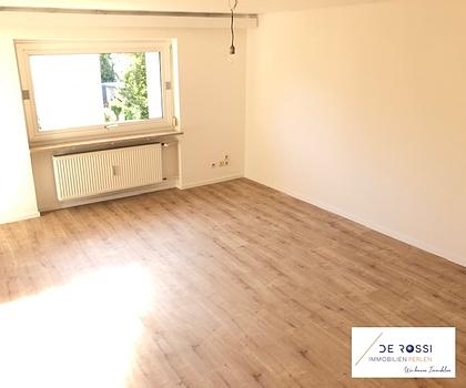 GROSSE 3 ZIMMERWOHNUNG MIT BALKON UND EINBAUKÜCHE