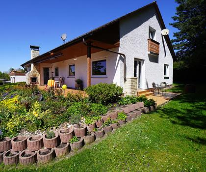 Gepflegtes Einfamilienhaus mit großem Grundstück in Feucht