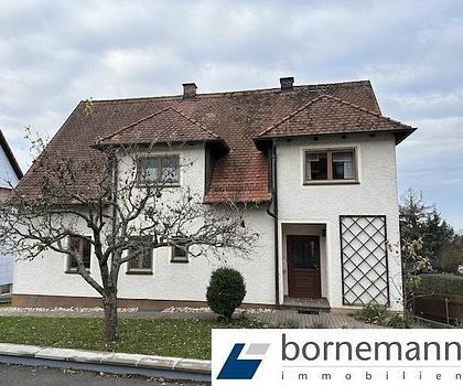 Schönes 2-Familienhaus mit Fernsicht + 3 Garagen!