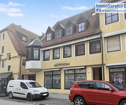 Gepflegte 2-Zimmer-Dachgeschosswohnung im Herzen von Feucht!