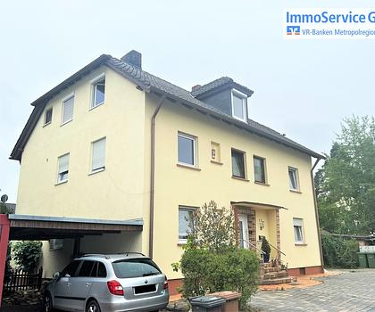 3-Familienhaus mit großem Garten, Pool, 2 Garagen mit Anbau und Carport