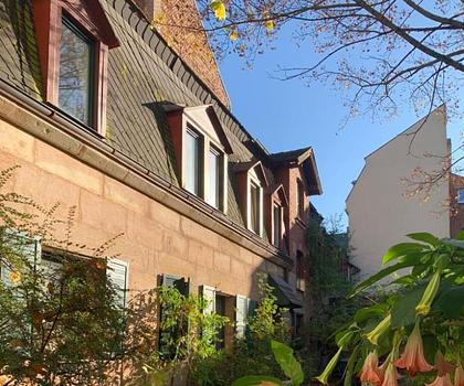 Hofidylle ...
Gemütliche 2 Zimmer-Altbau-Wohnung im Hofgebäude 